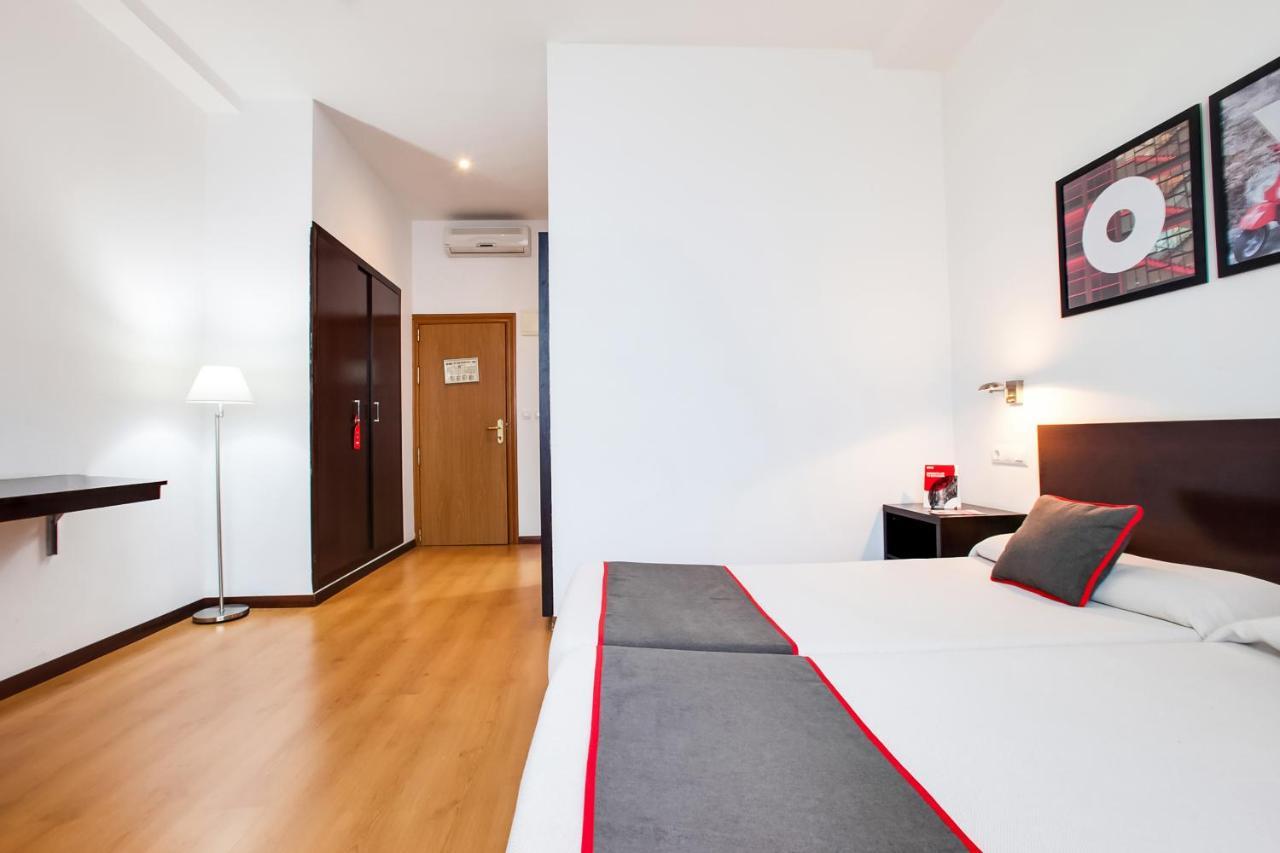 Oyo Hotel Parque Empresarial Aviles Bagian luar foto