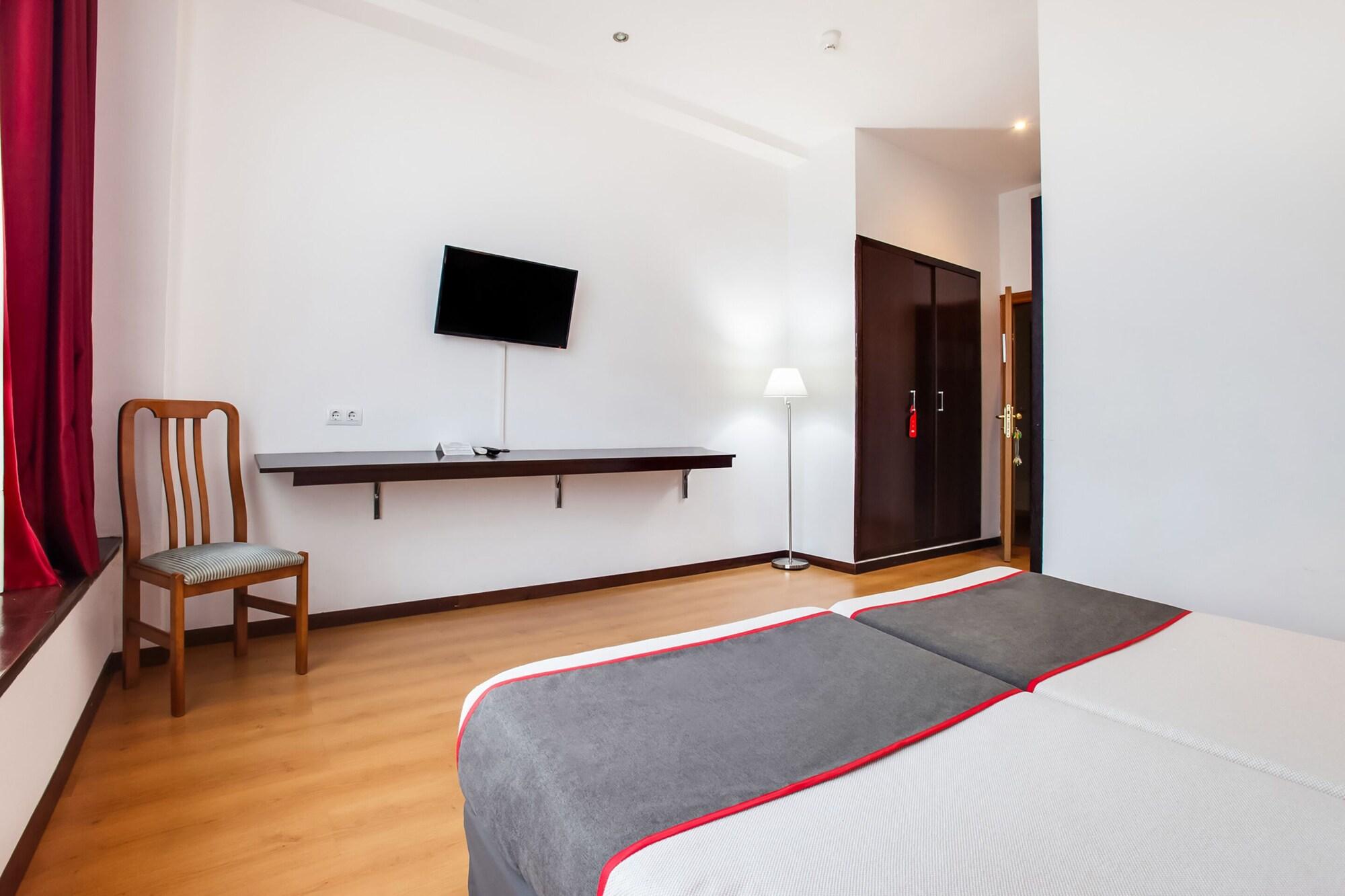 Oyo Hotel Parque Empresarial Aviles Bagian luar foto
