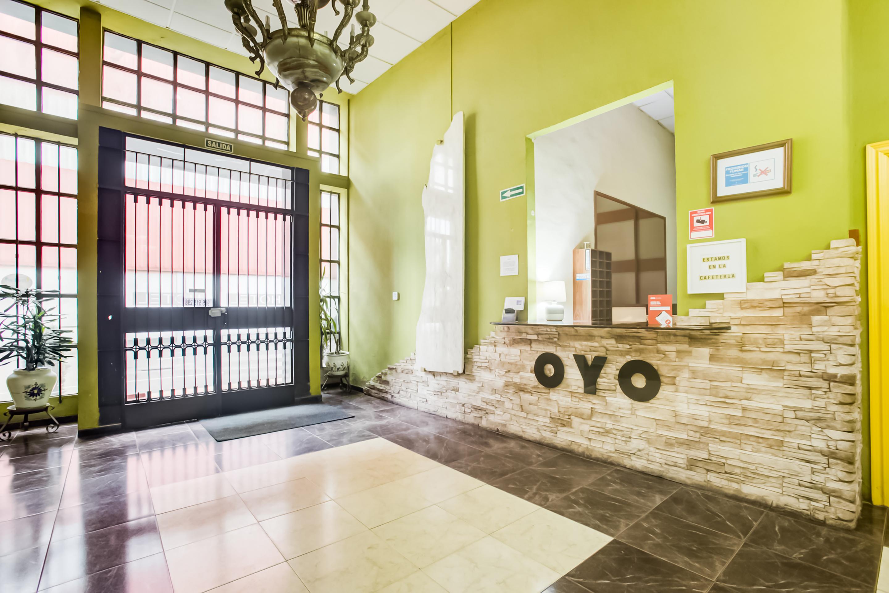 Oyo Hotel Parque Empresarial Aviles Bagian luar foto
