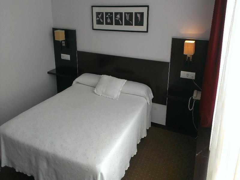 Oyo Hotel Parque Empresarial Aviles Bagian luar foto